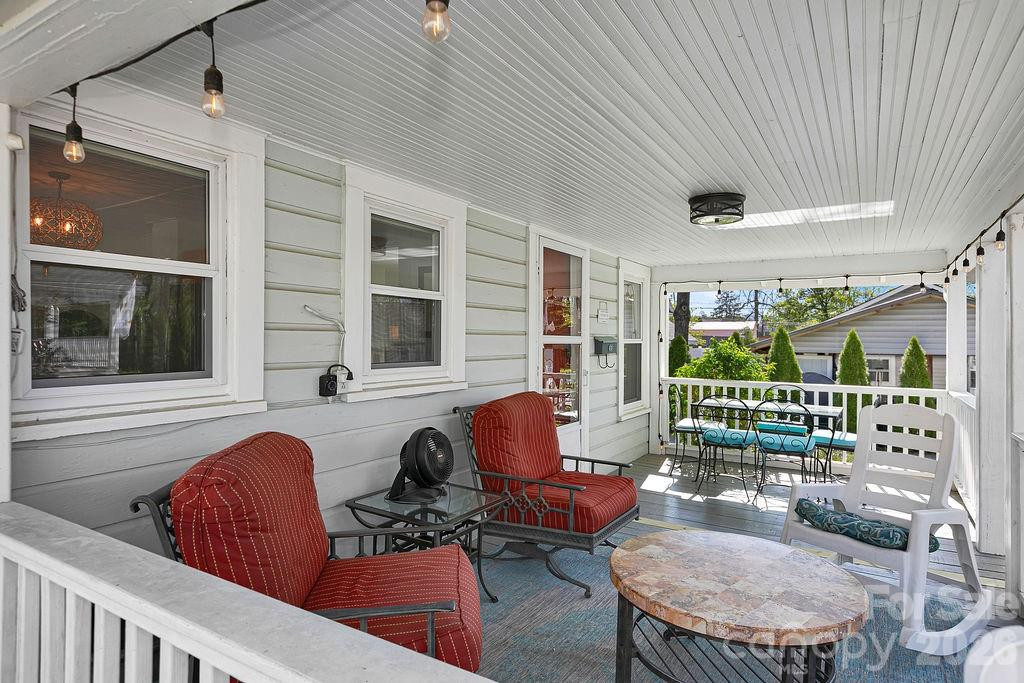 46 Oaklawn Avenue - Photo 2