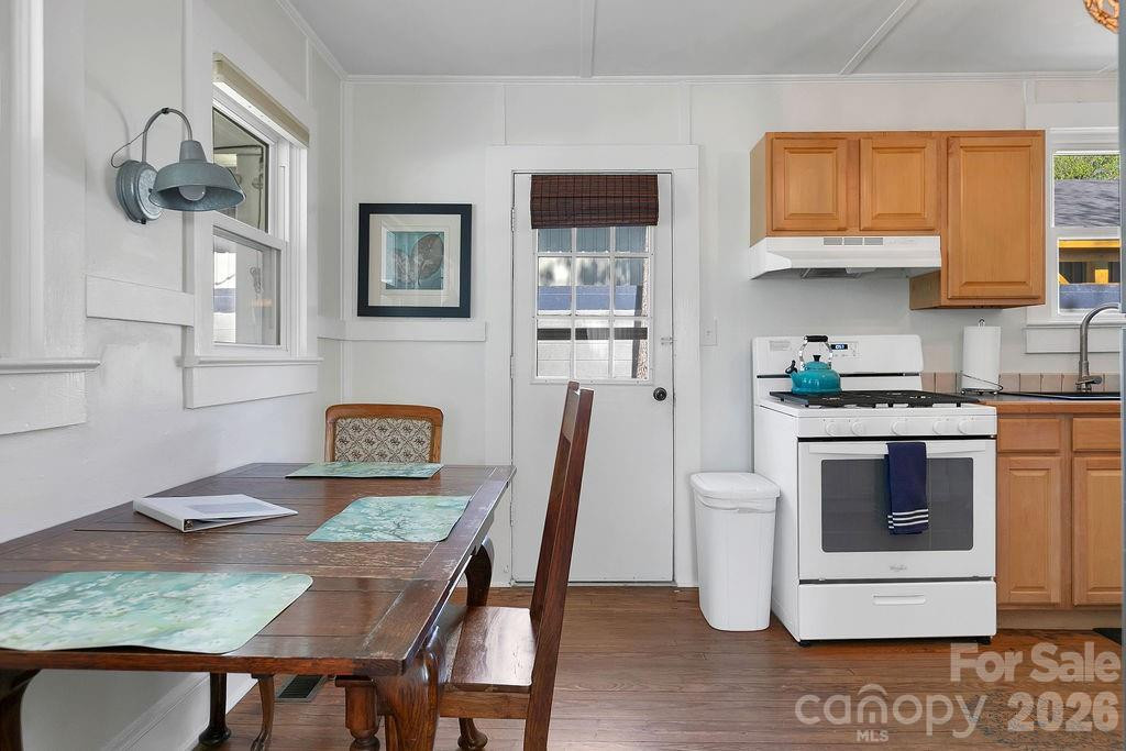 46 Oaklawn Avenue - Photo 9