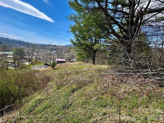 000 Mitchell Avenue, Bakersville, NC, 28705