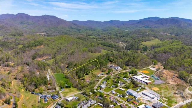 000 Mitchell Avenue, Bakersville, NC, 28705