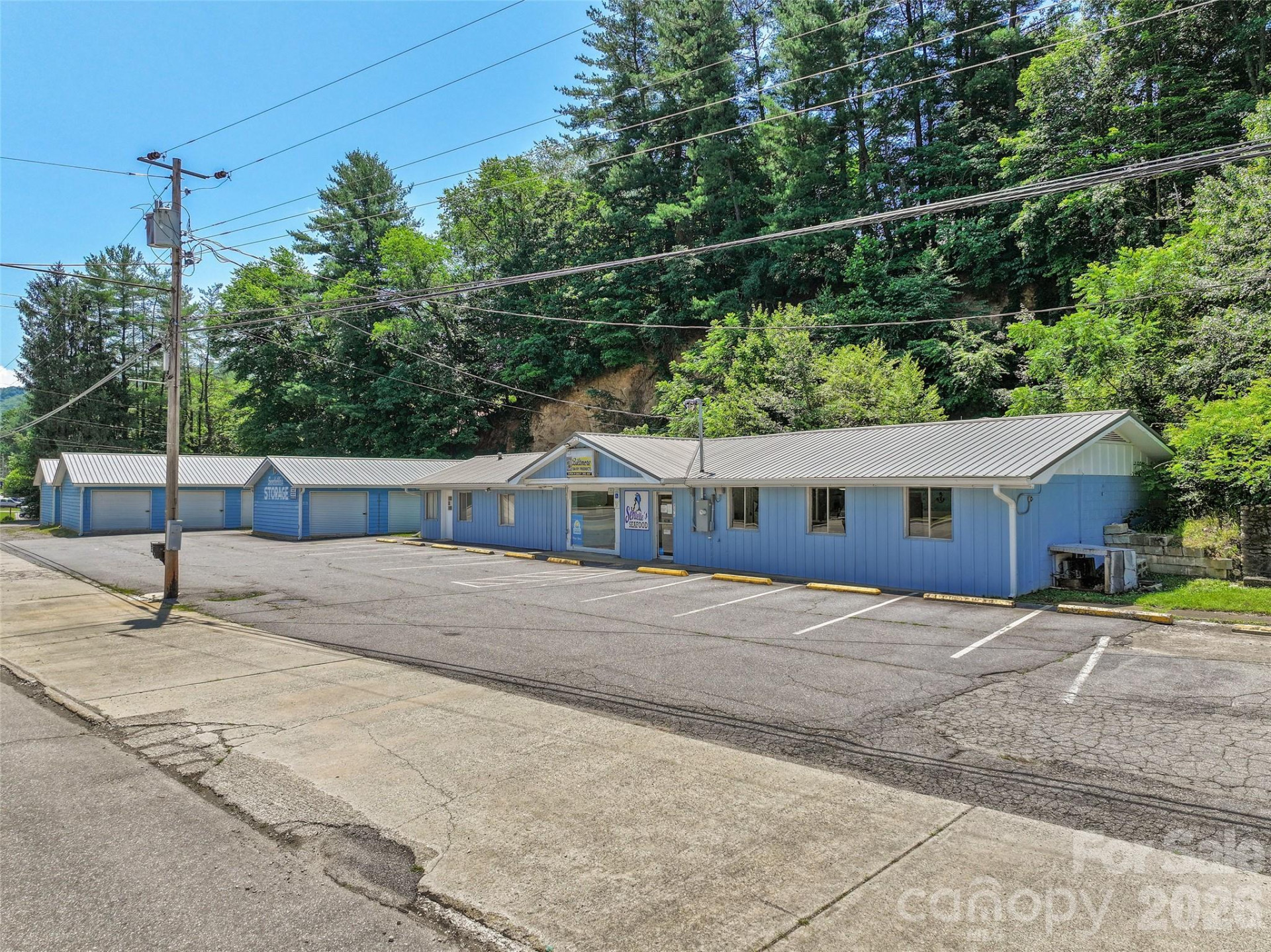 8275 Carolina Boulevard - Photo 2