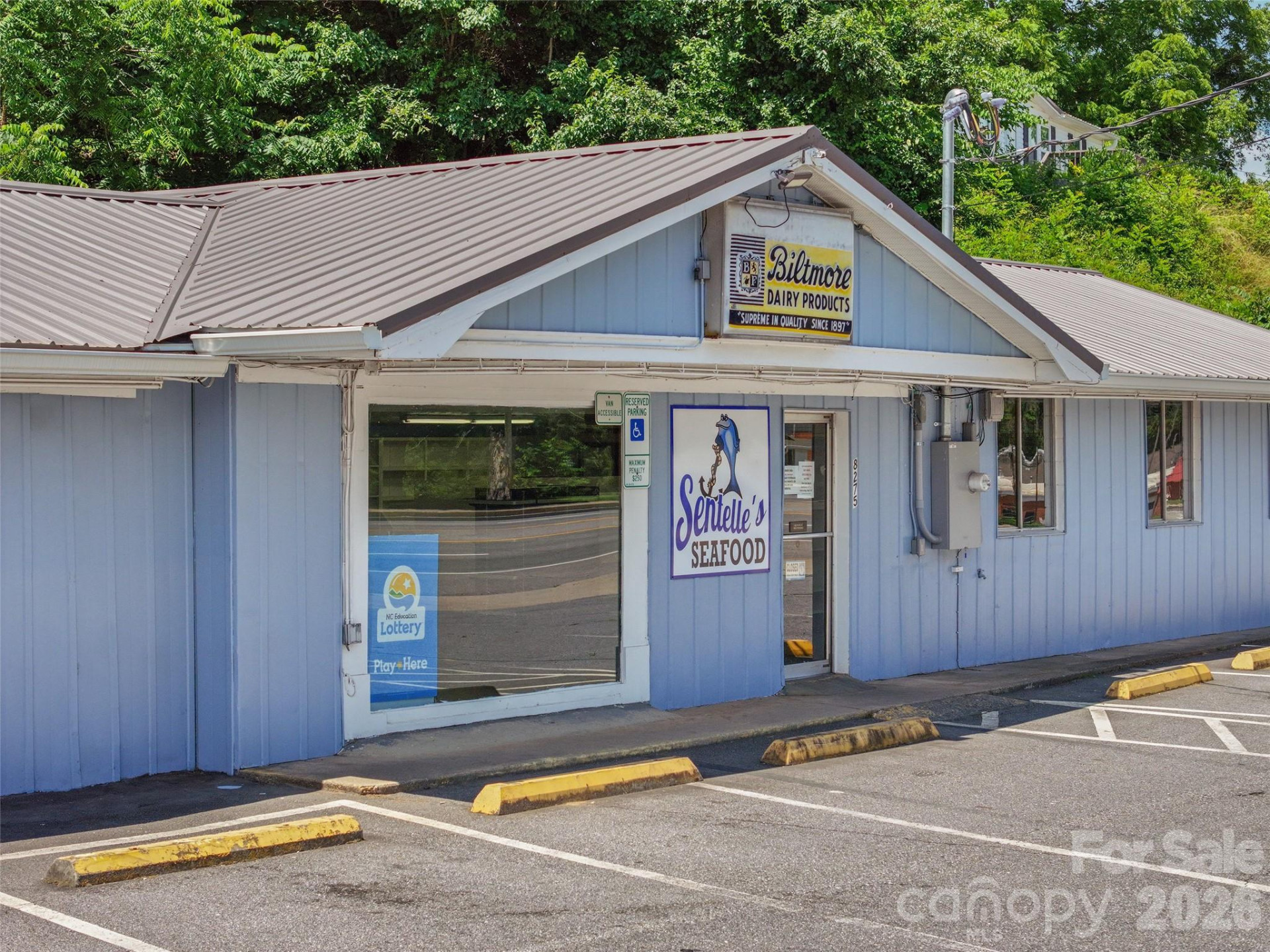 8275 Carolina Boulevard - Photo 3