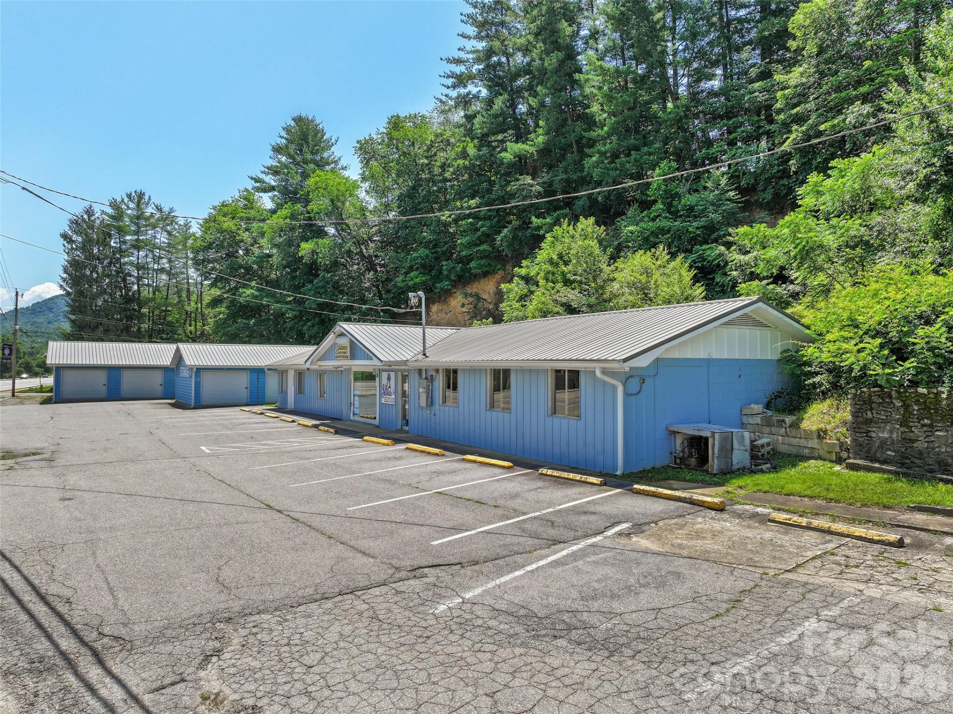 8275 Carolina Boulevard - Photo 4