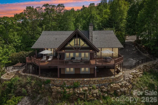 1072 Corsica Lane, Saluda, NC, 28773