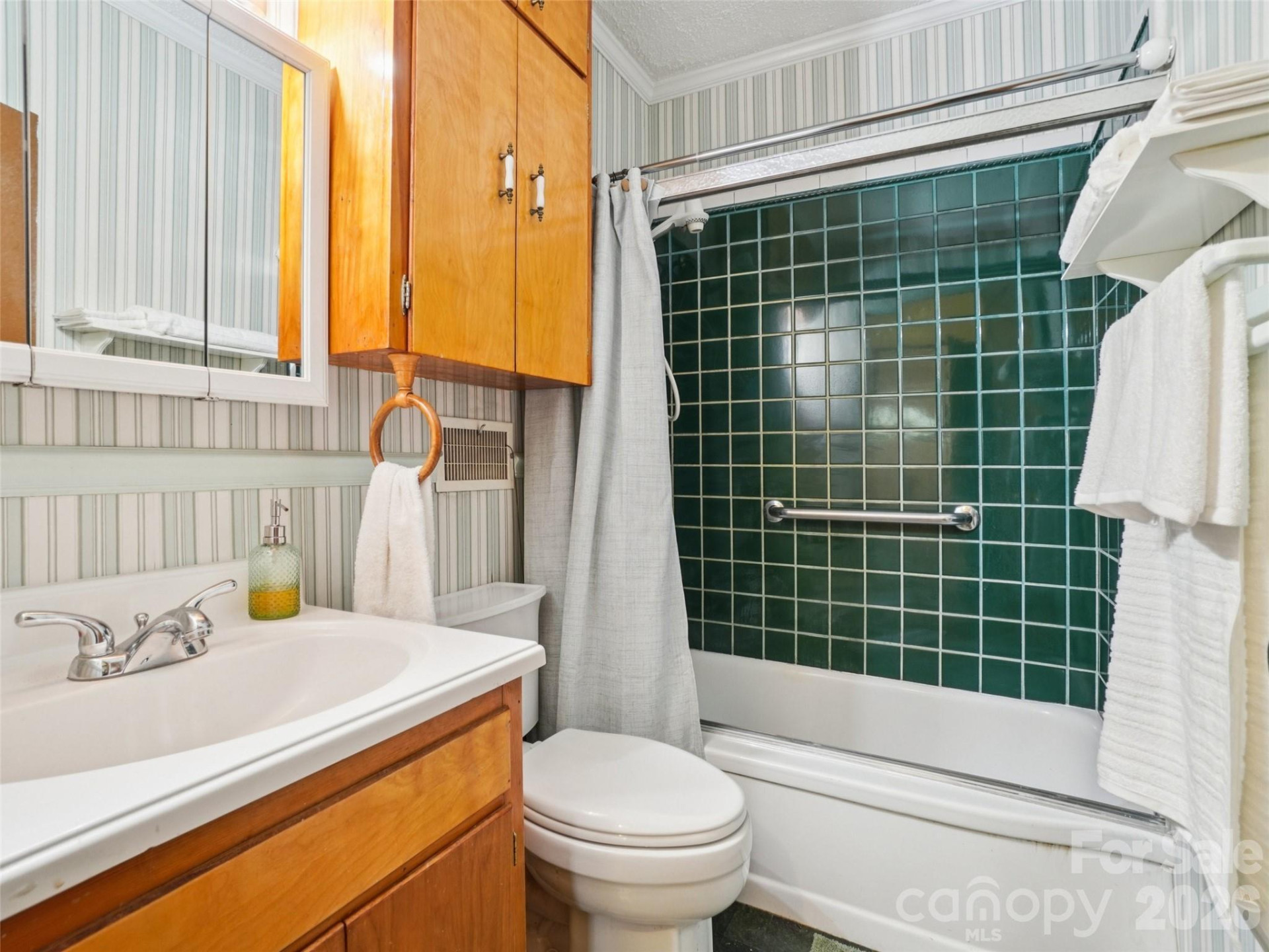 28 Kensington Drive - Photo 18