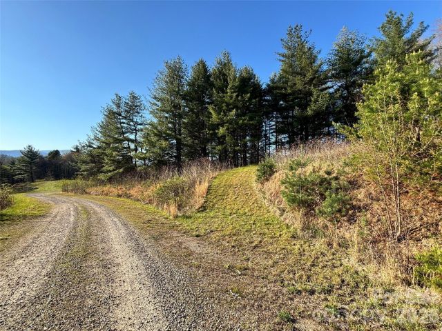 24 Dream Valley Drive, Clyde, NC, 28721