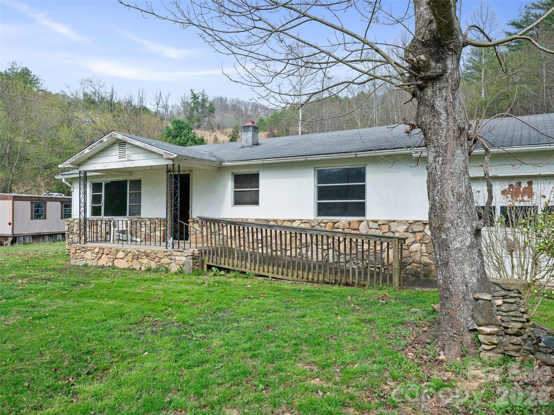 2432 Grapevine Road - Photo 3