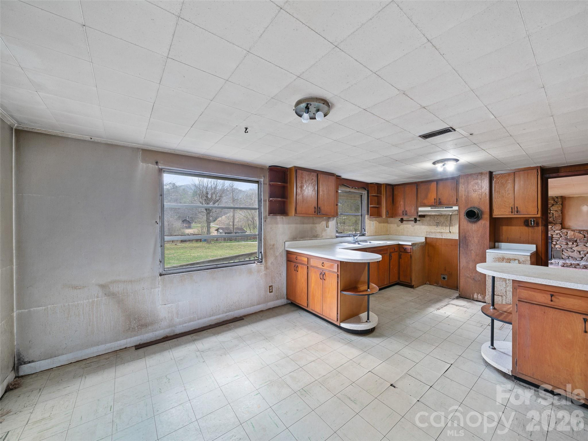 2432 Grapevine Road - Photo 7