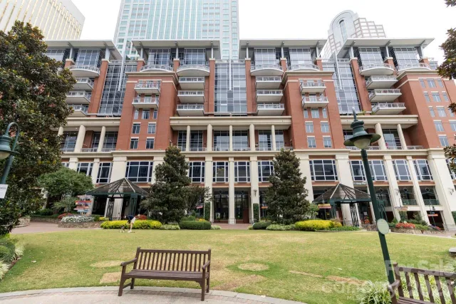 435 Tryon Street
