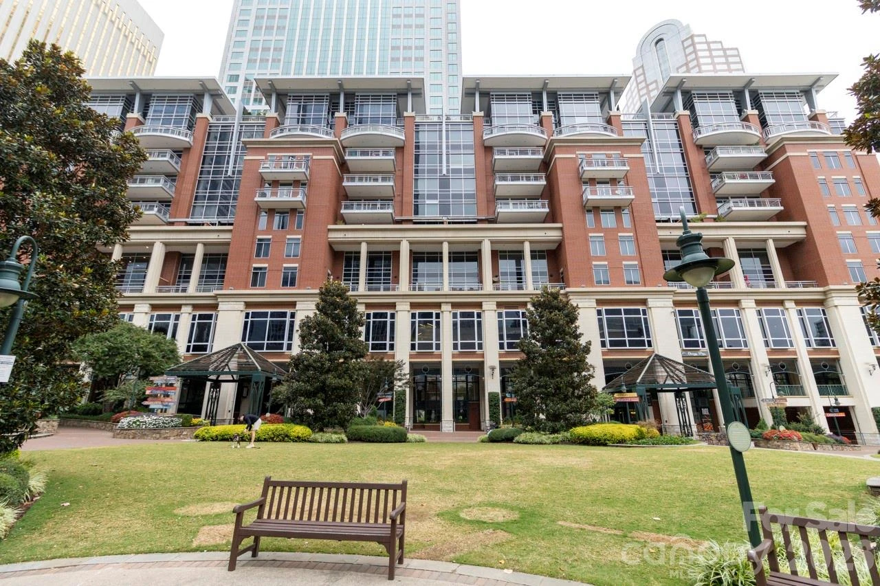 435 Tryon Street #901