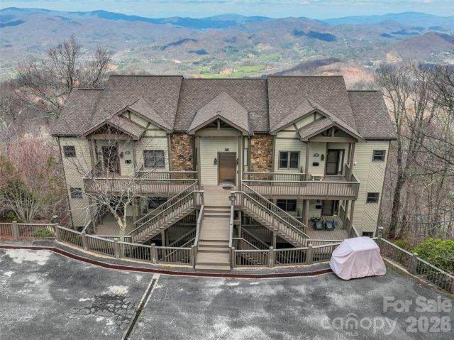 30 Club Villa Court, Burnsville, NC, 28714