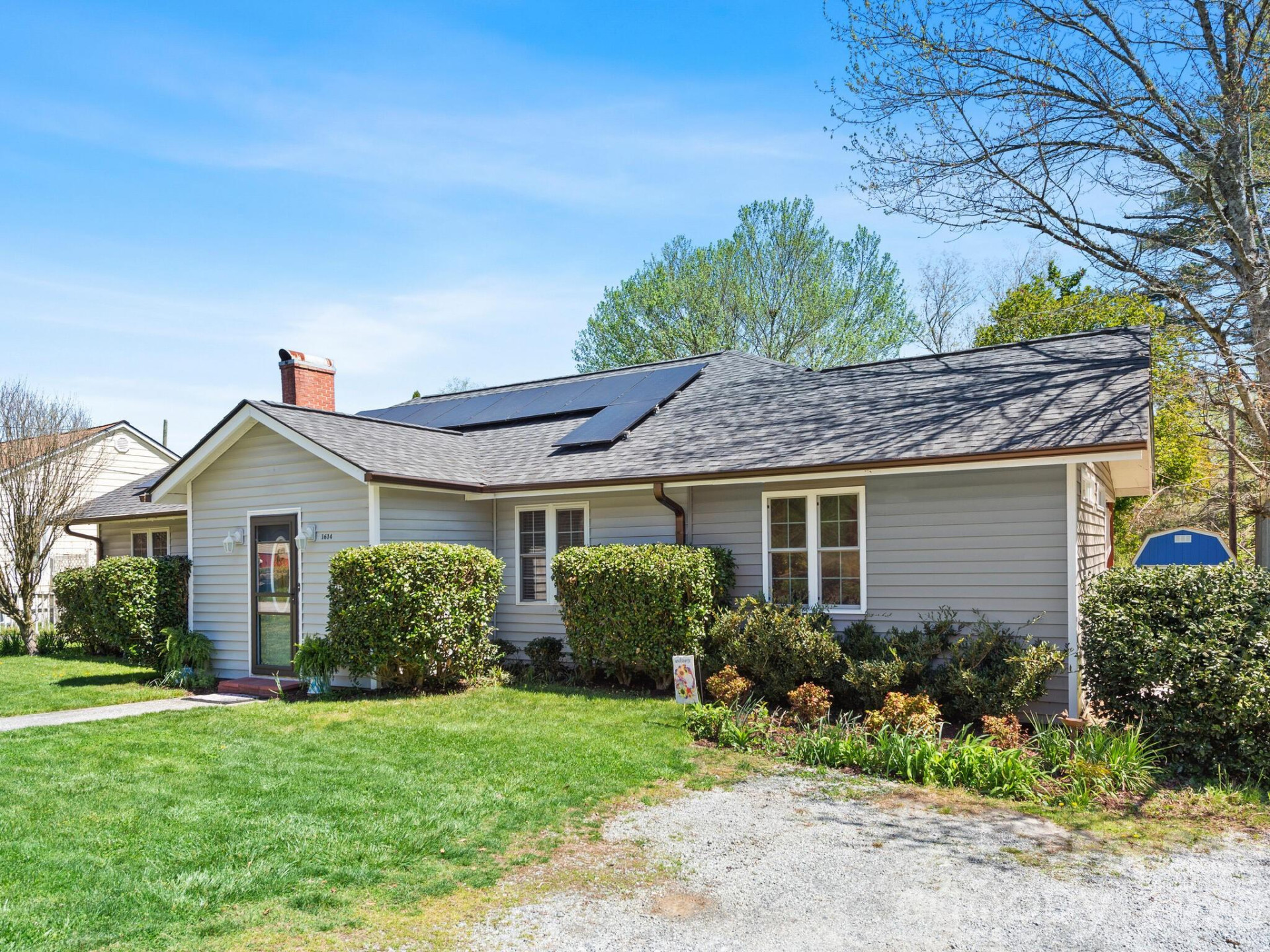 1614 Ridgewood Boulevard - Photo 2