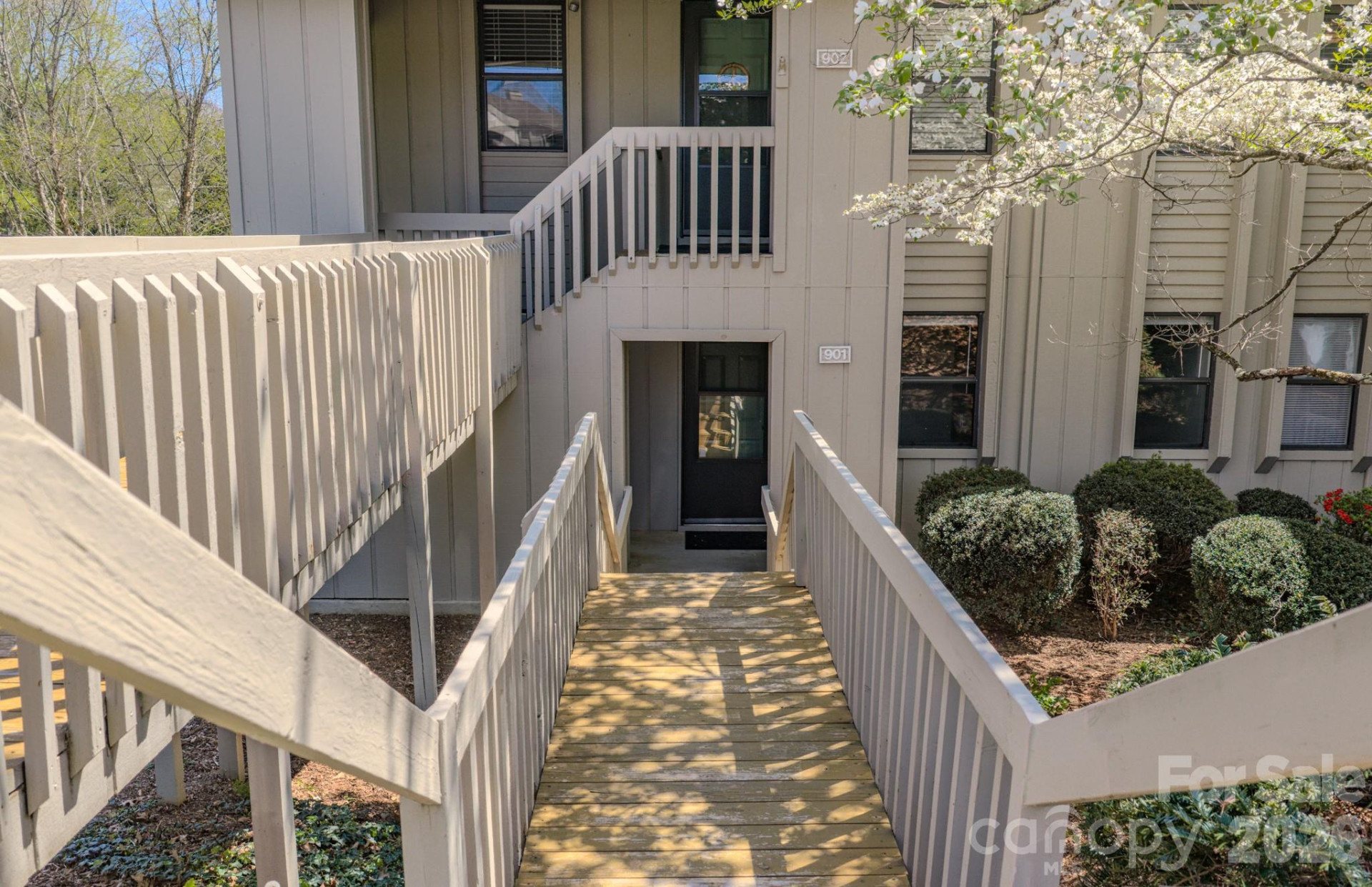 901 Abbey Circle - Photo 2