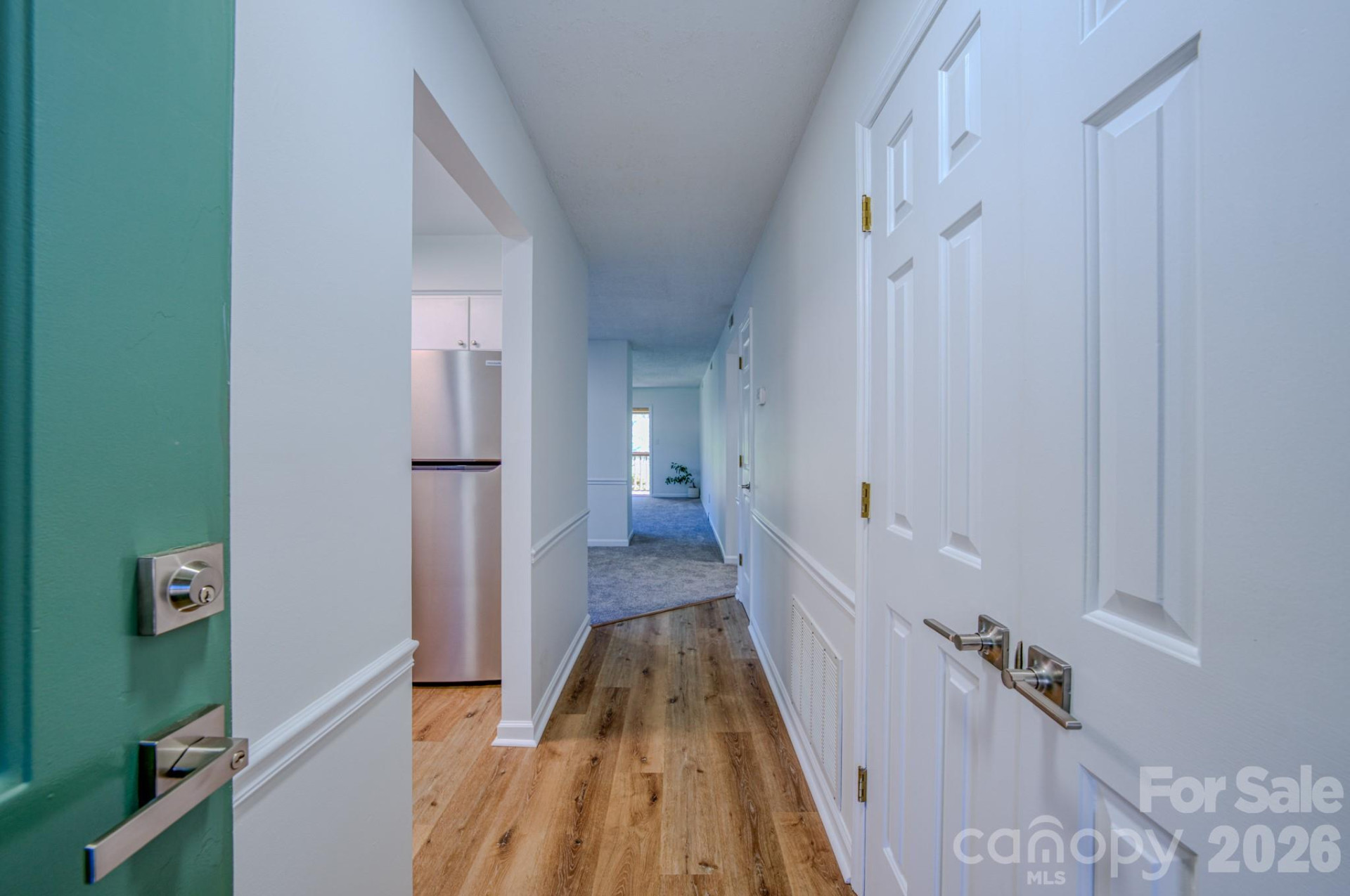 901 Abbey Circle - Photo 3
