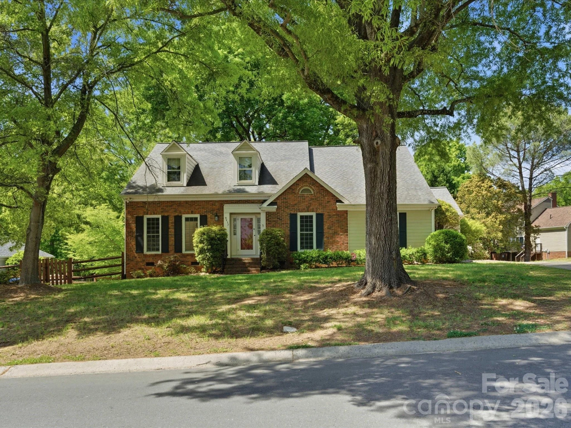 9437 Fairmead Drive - Photo 2