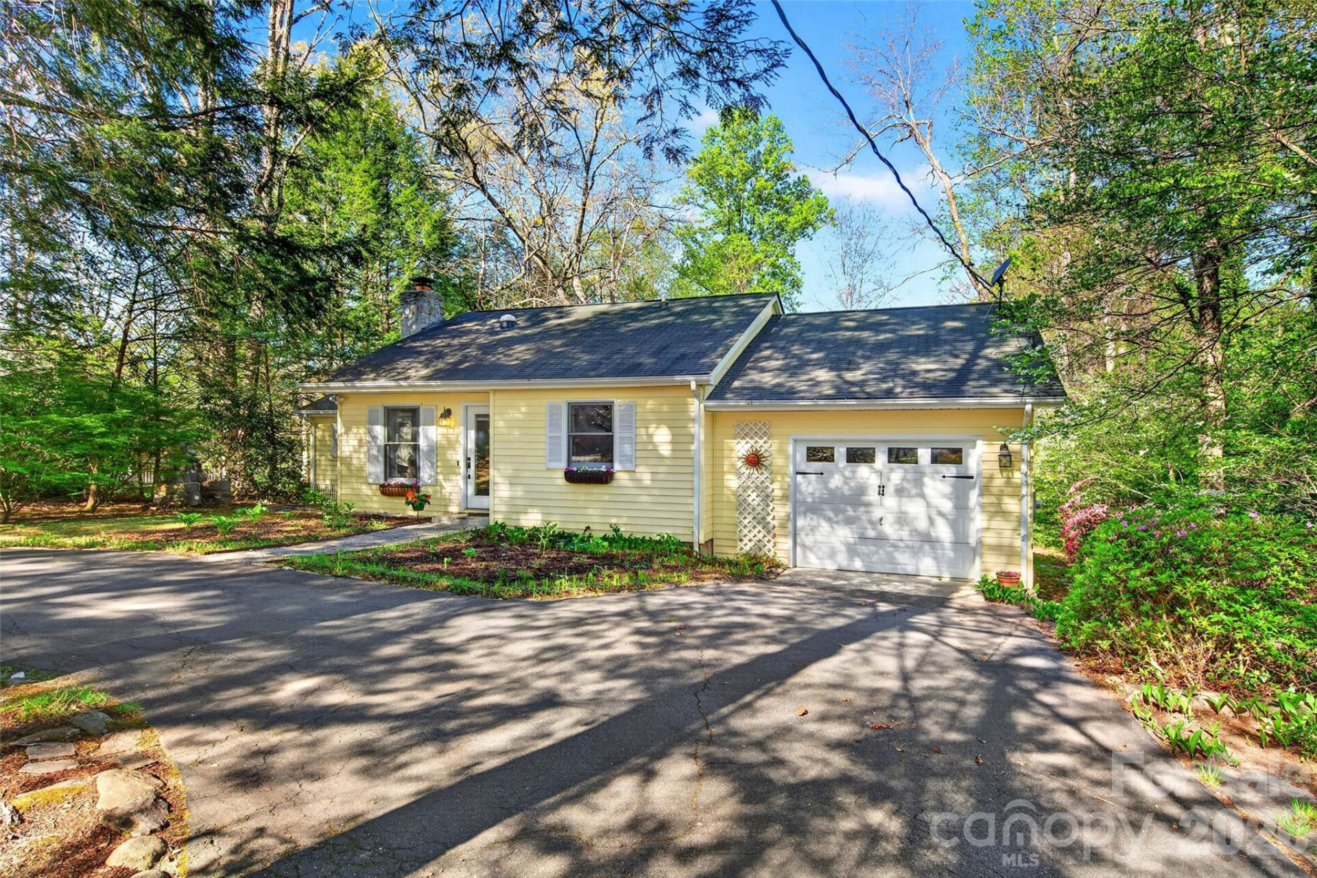 715 Laurel Avenue - Photo 2