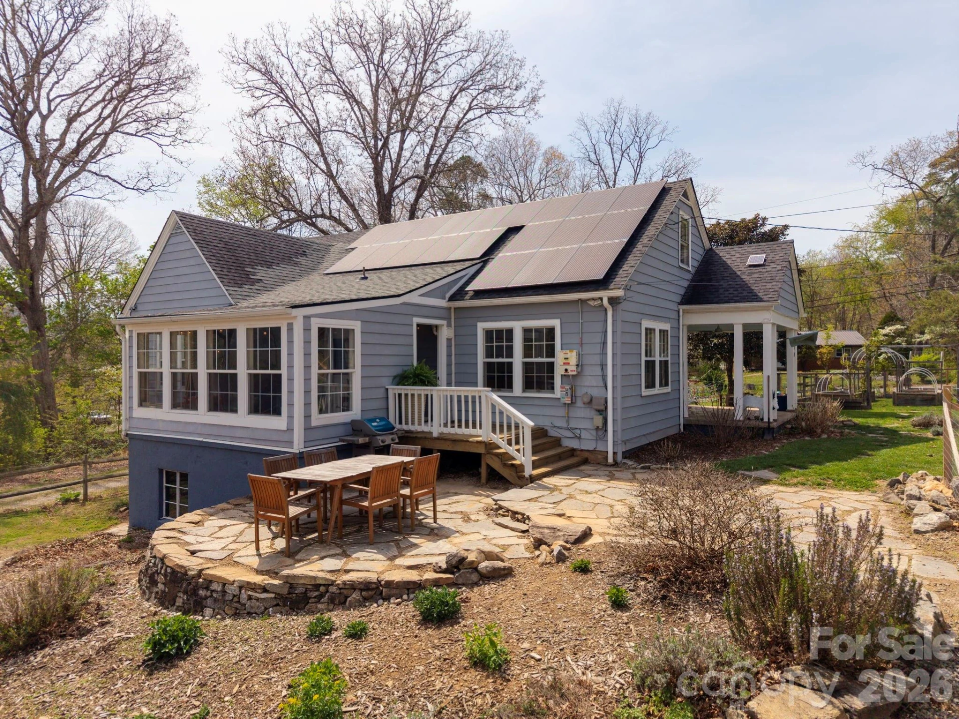 318 Stonewall Avenue - Photo 2