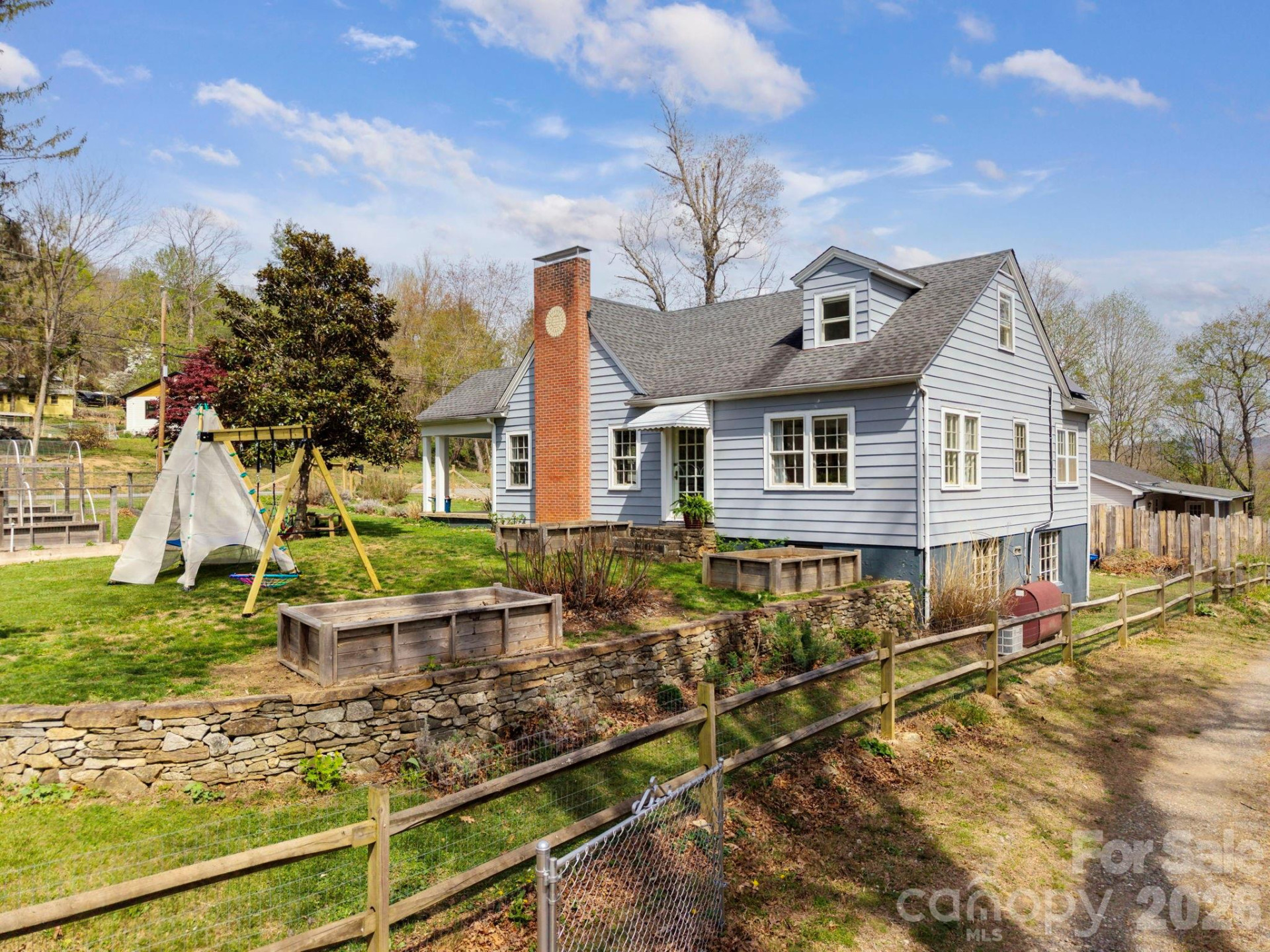 318 Stonewall Avenue - Photo 3