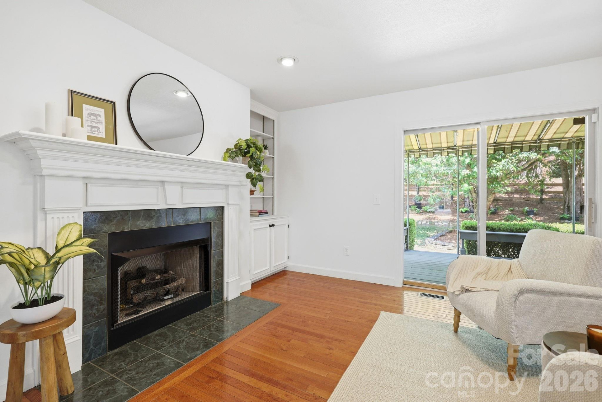 306 Woodview Court - Photo 7