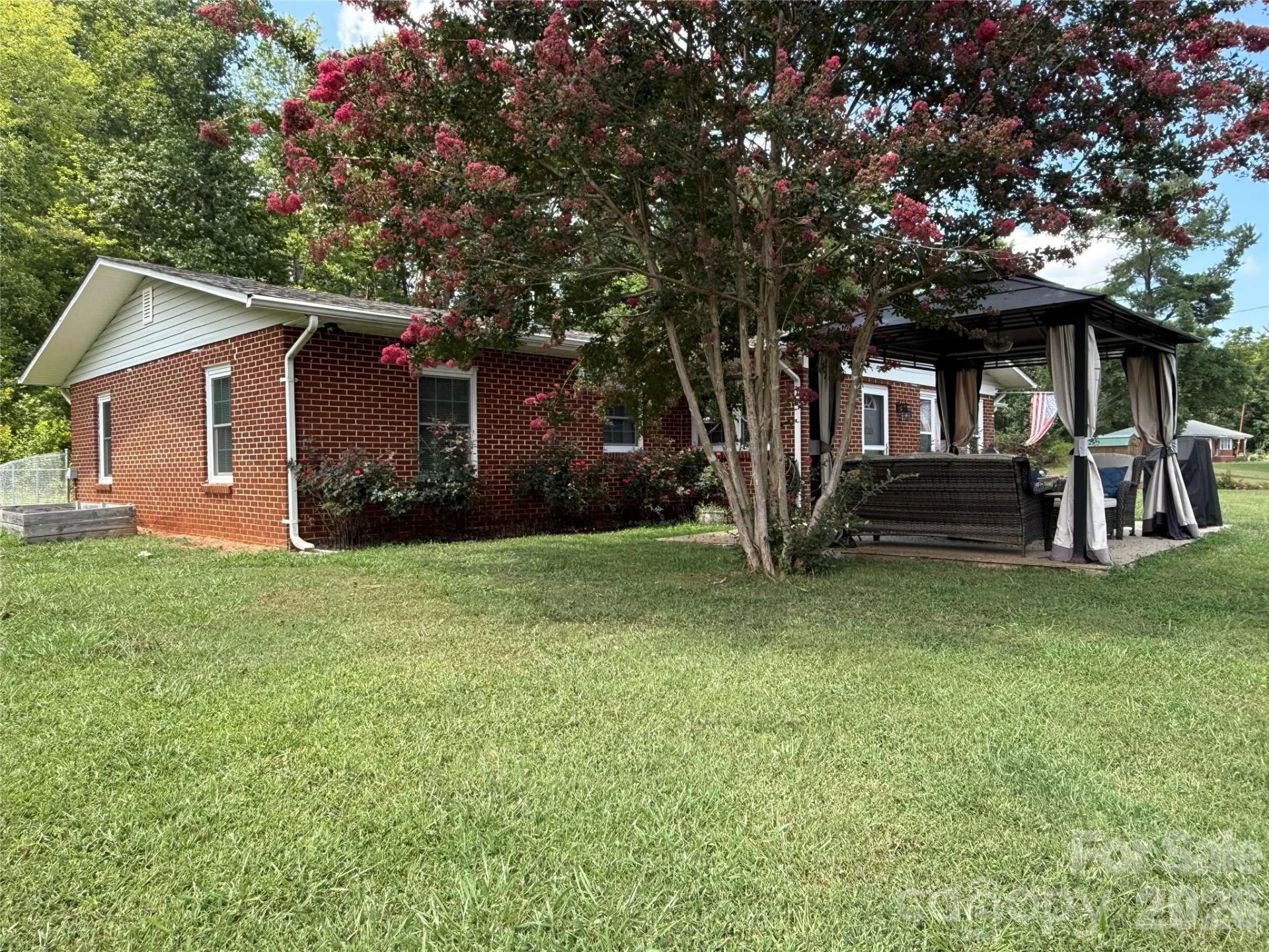 108 Scott Street - Photo 2