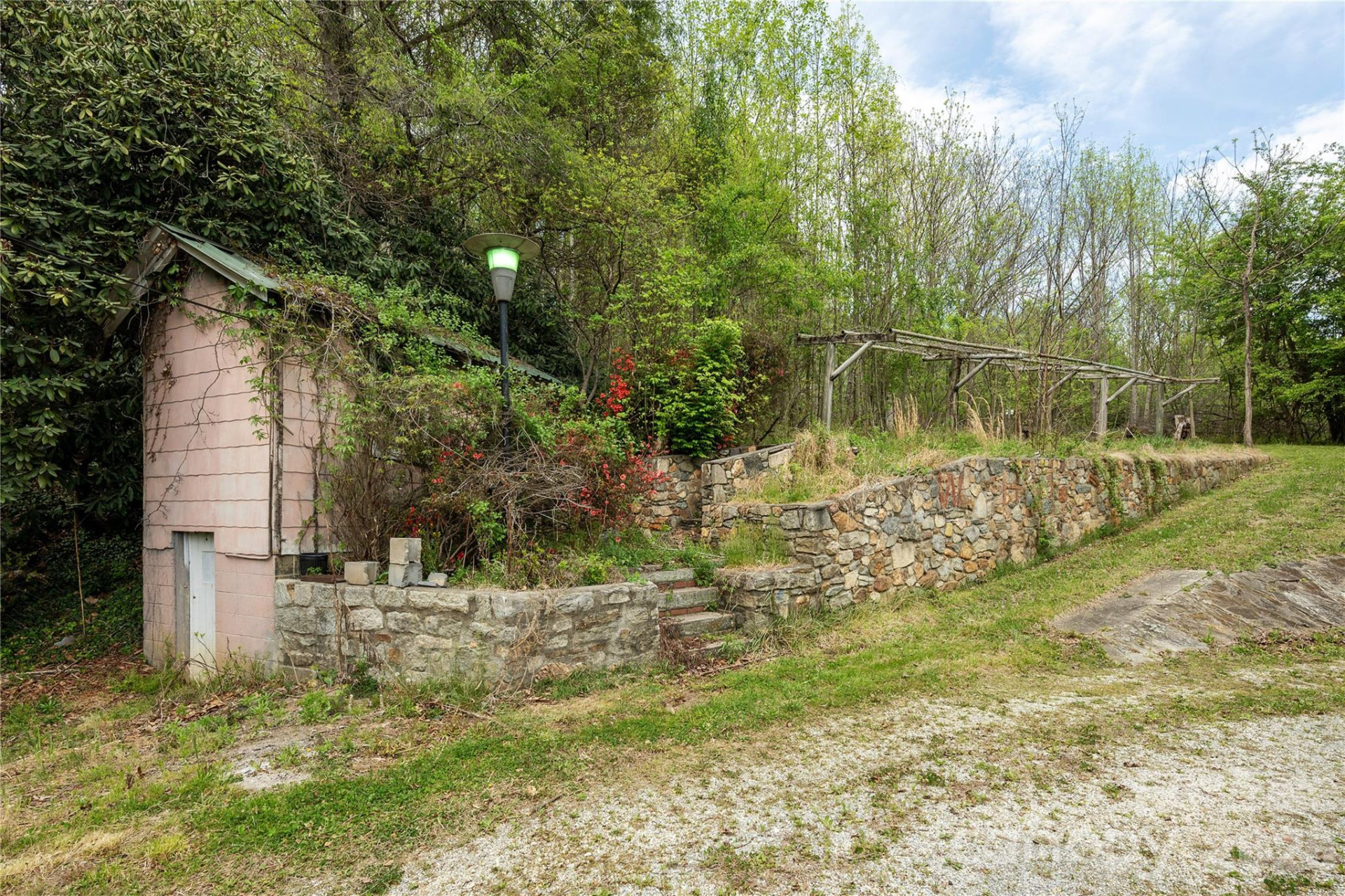 603 Halsbury Avenue - Photo 13