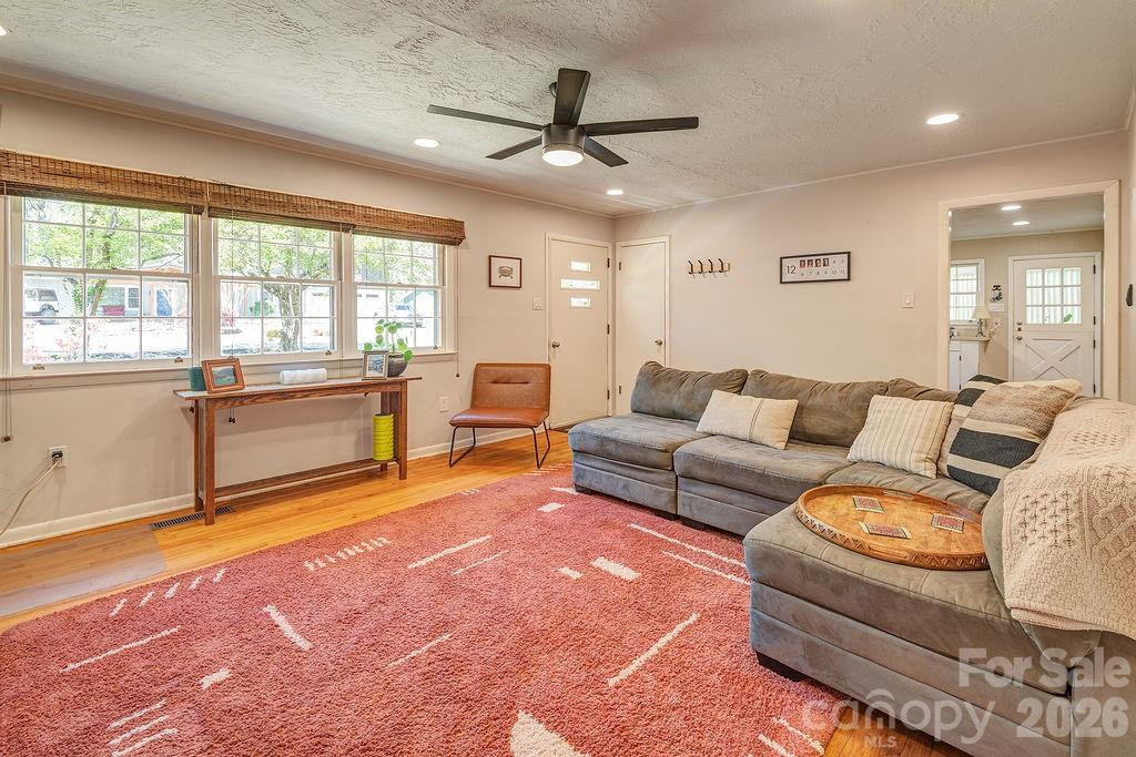 24 Forest Lane - Photo 3