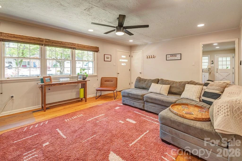 24 Forest Lane - Photo 3
