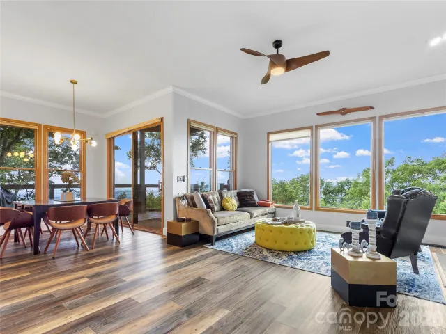 66 Club Villa Court, Burnsville, NC, 28714