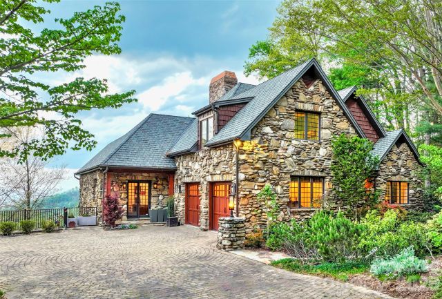 8 Timber Wolf Court, Asheville, NC, 28804