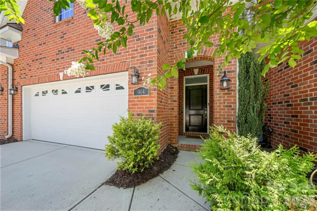 904 Ospre Lane