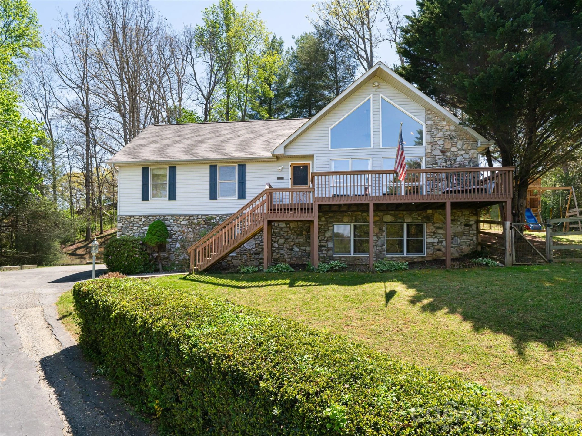 15 Tiffany Lane - Photo 2
