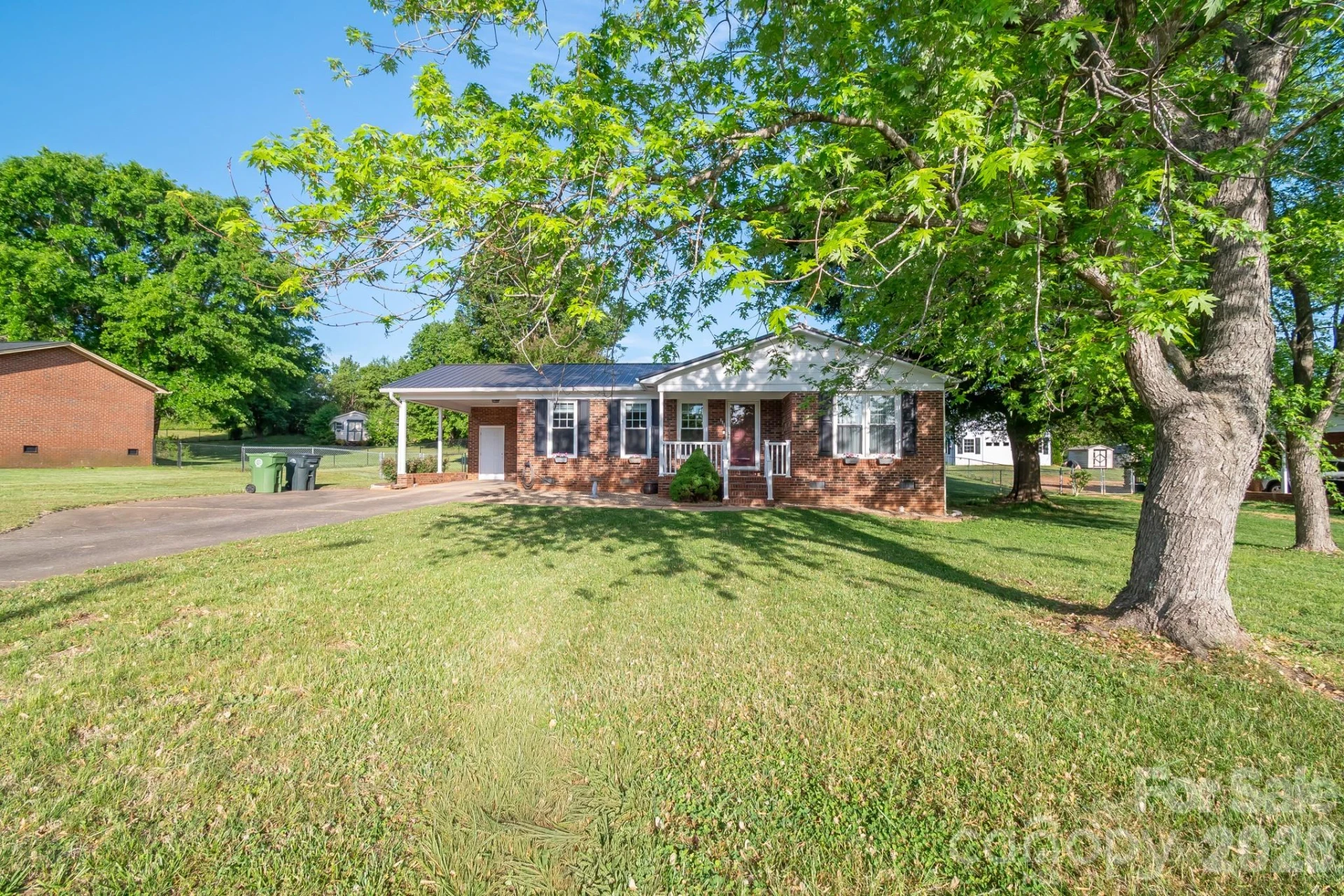 111 Southglenn Drive - Photo 2