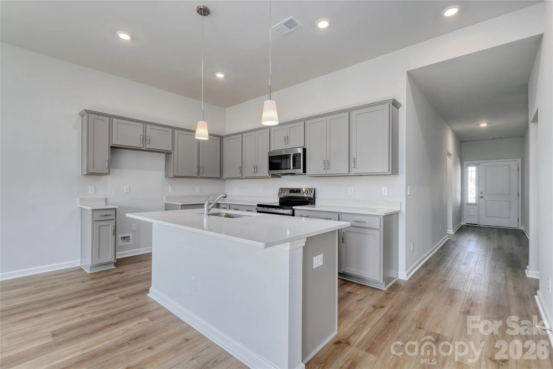 223 Rodeo Drive - Photo 3