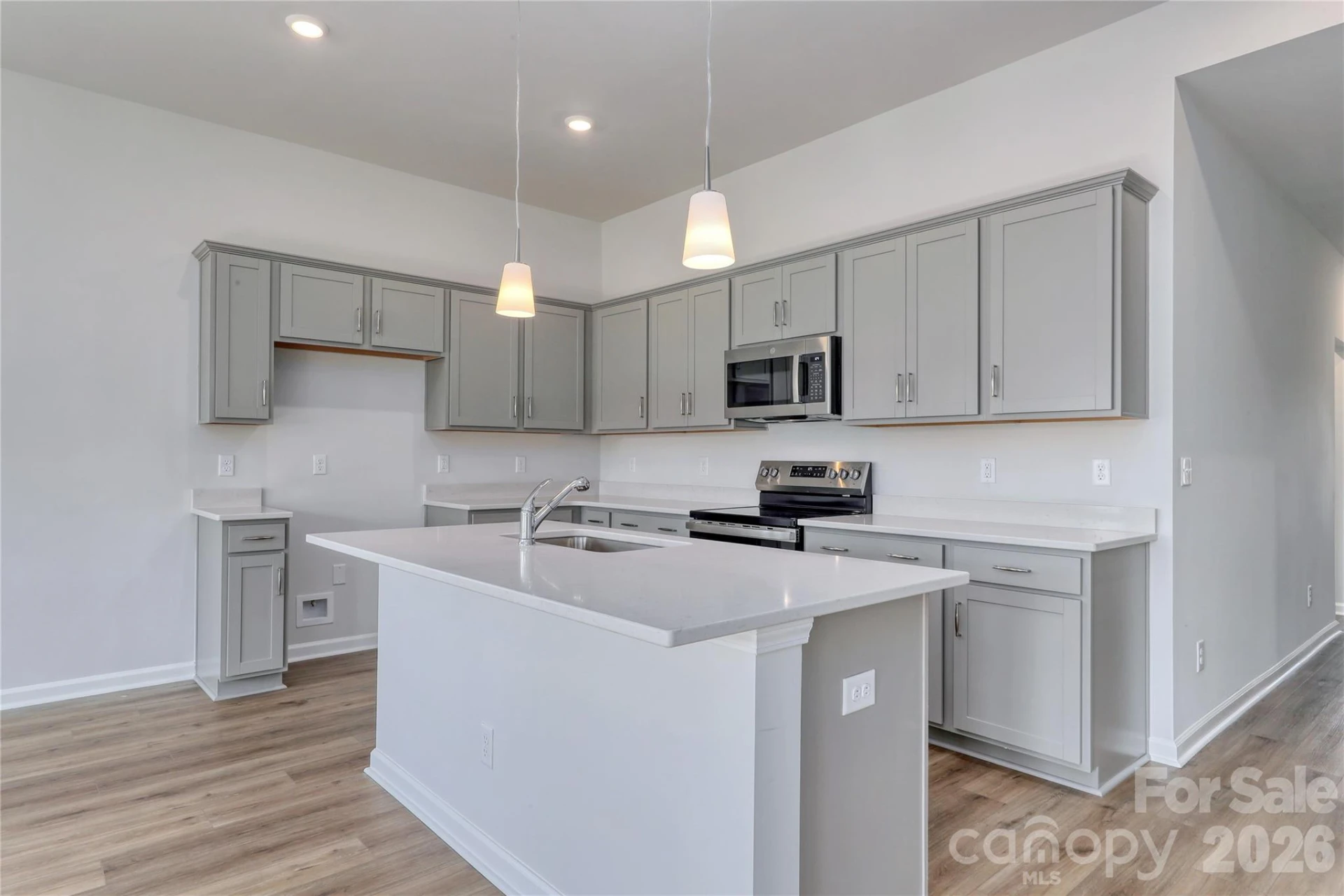 223 Rodeo Drive - Photo 4