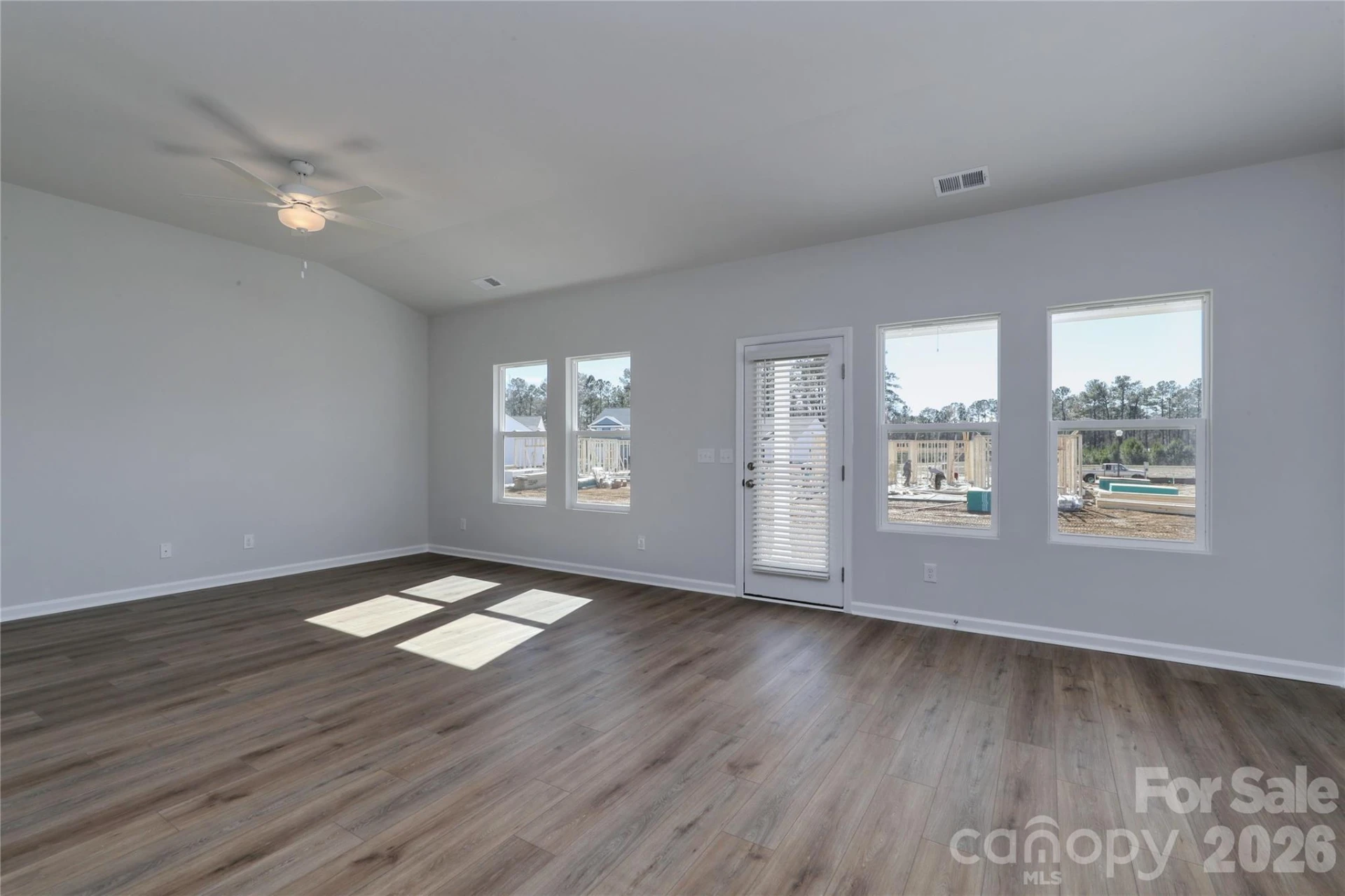 223 Rodeo Drive - Photo 8