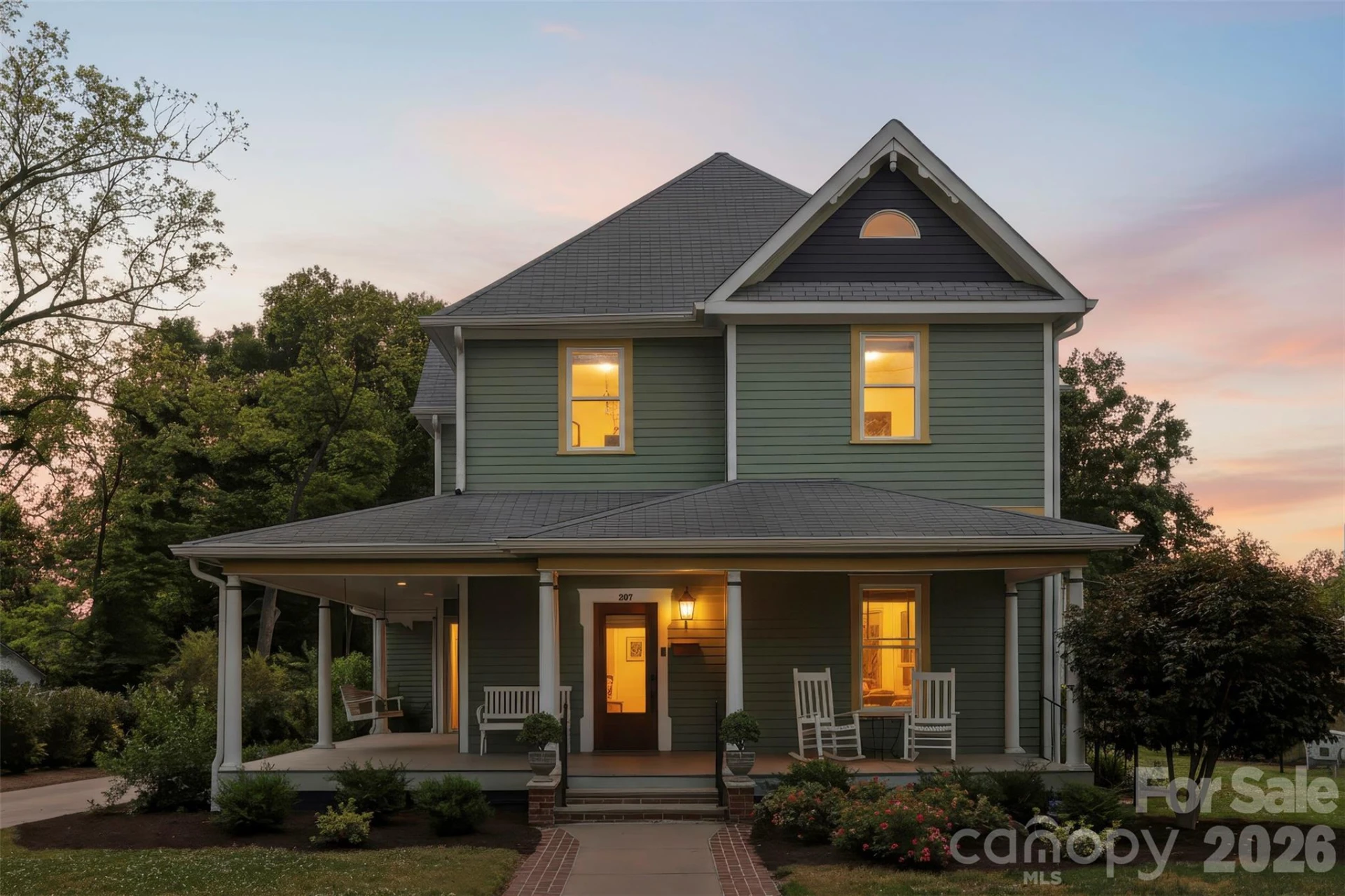 207 Academy Street - Photo 2
