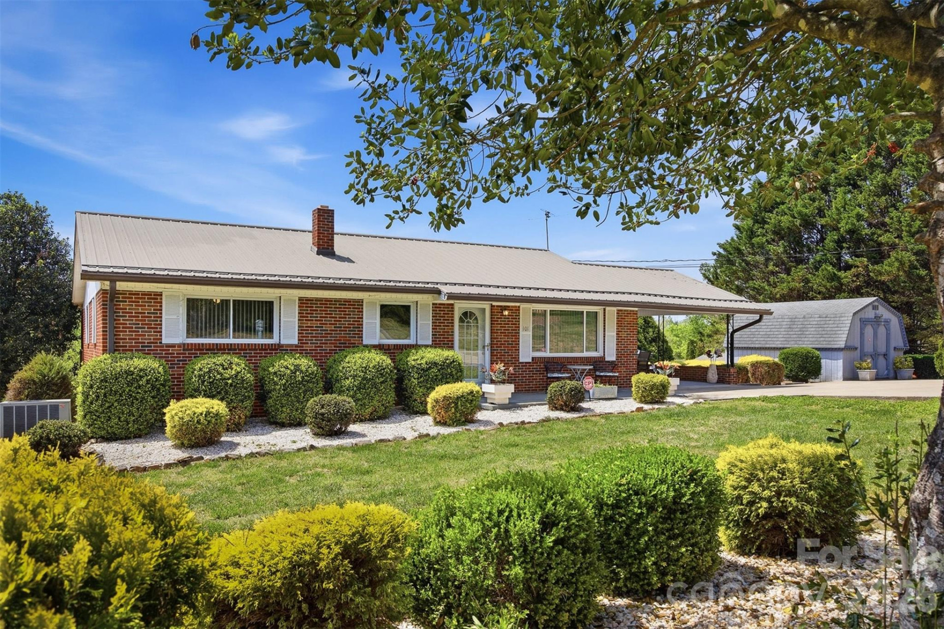 101 Regina Drive - Photo 2