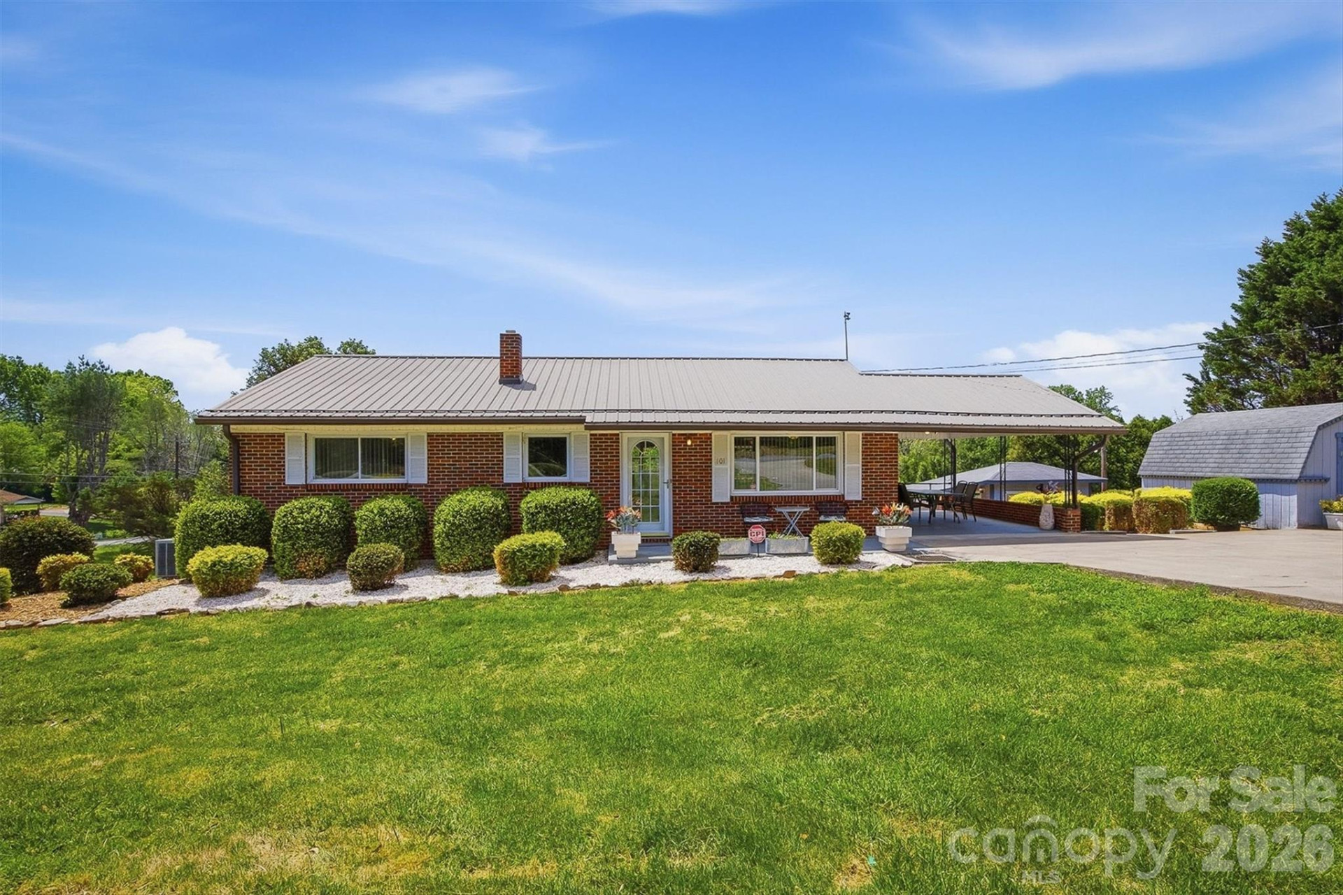 101 Regina Drive - Photo 3