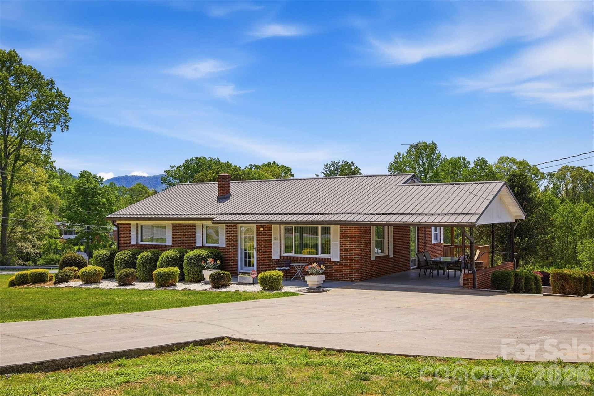 101 Regina Drive - Photo 4