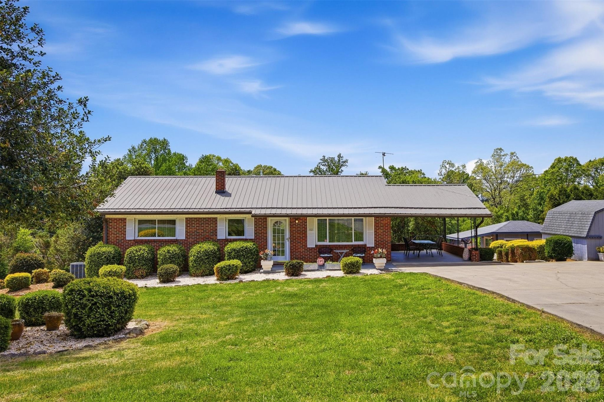 101 Regina Drive - Photo 5