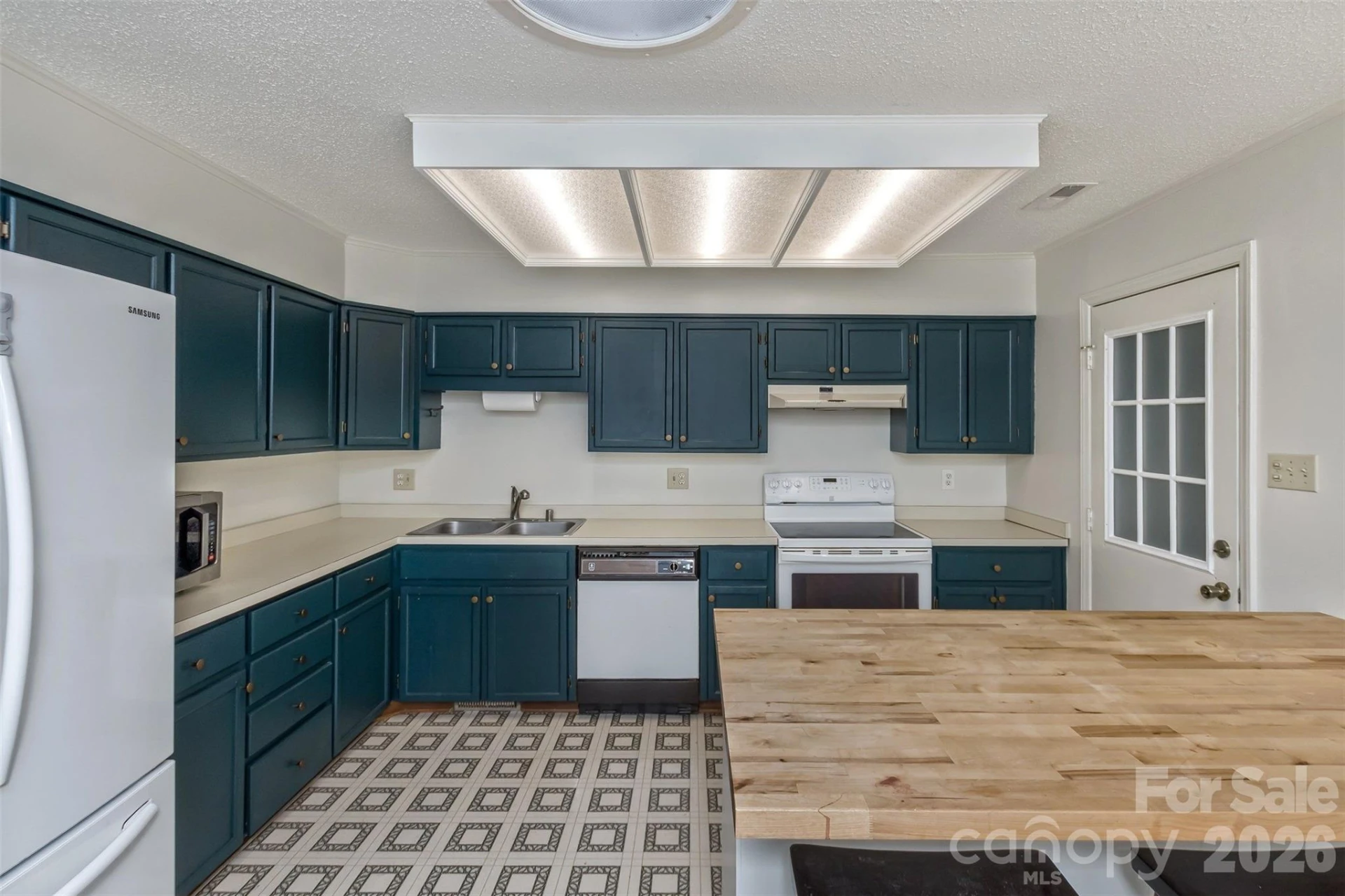 7 Teaneck Circle - Photo 15