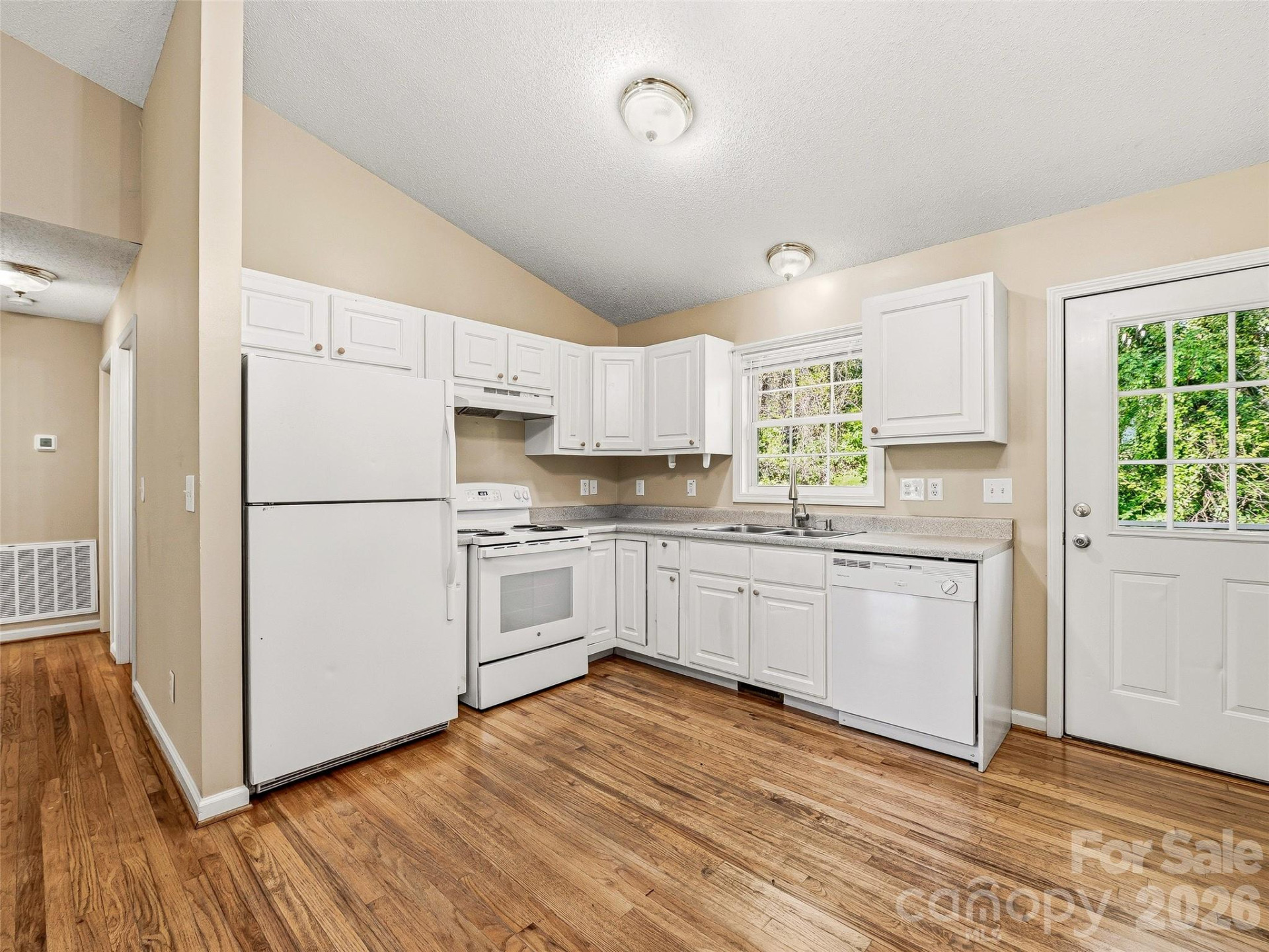 10 Lakewood Drive - Photo 11