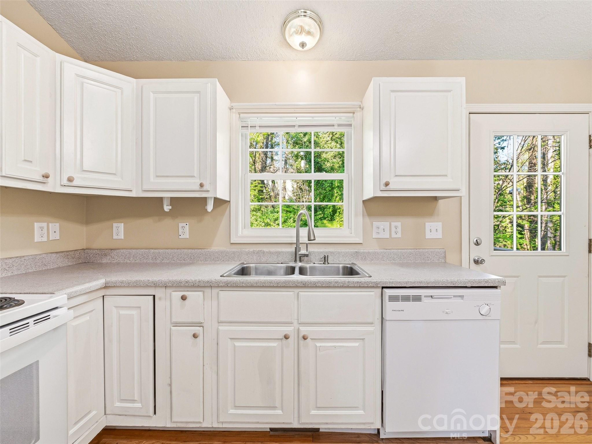 10 Lakewood Drive - Photo 12