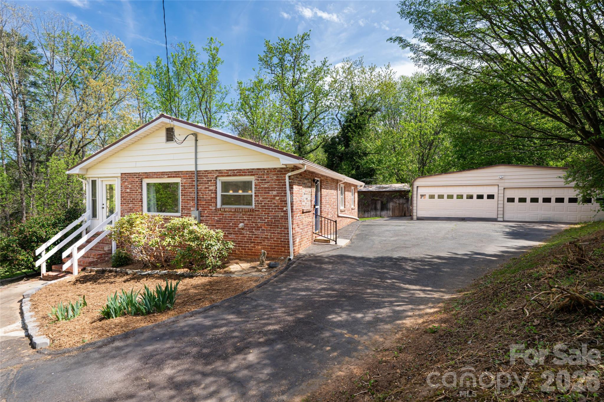 20 Clarendon Avenue - Photo 2