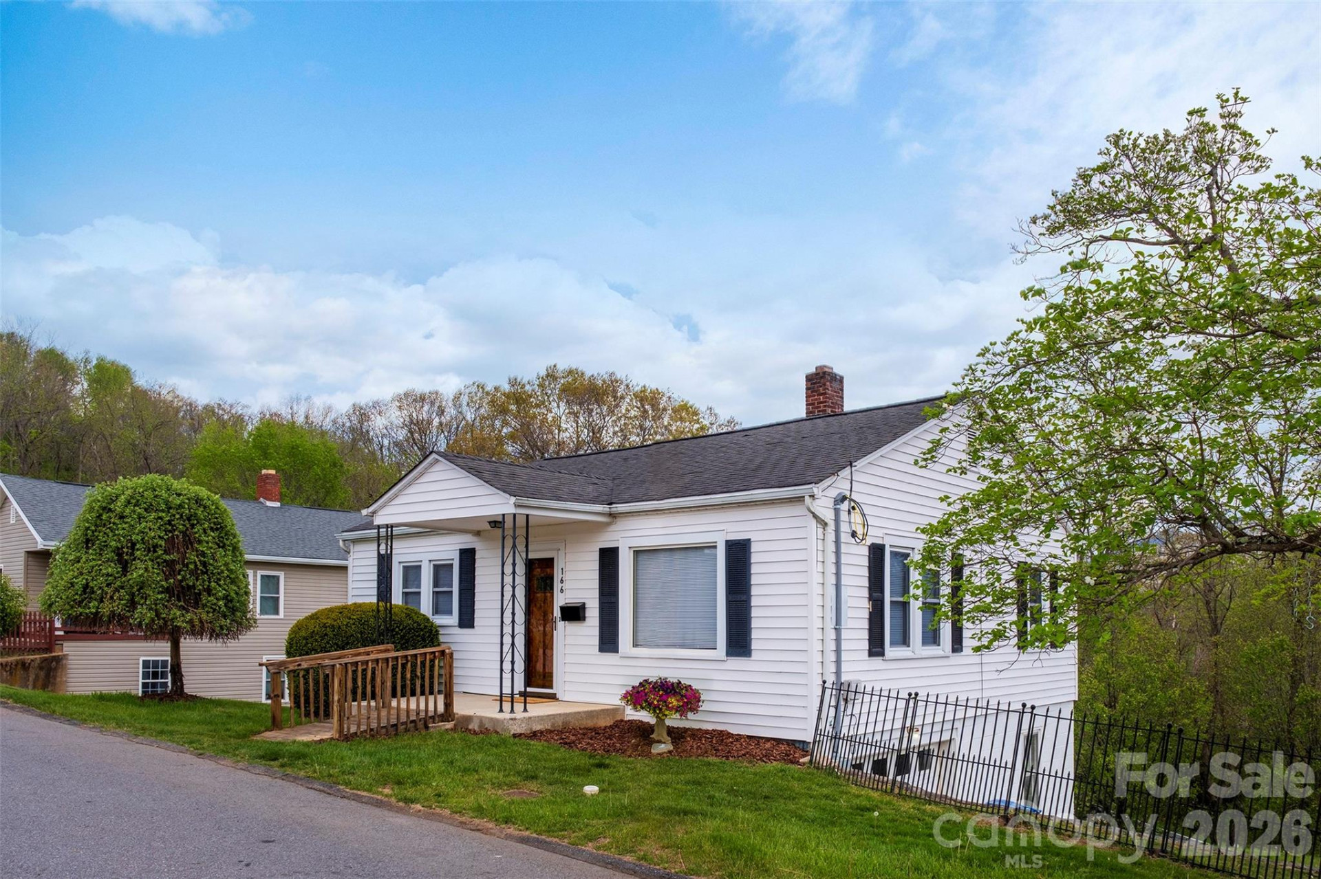 166 Spruce Street - Photo 2