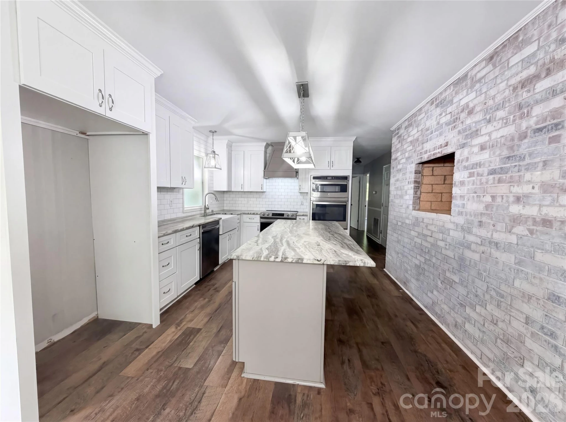 706 Crescent Drive - Photo 2