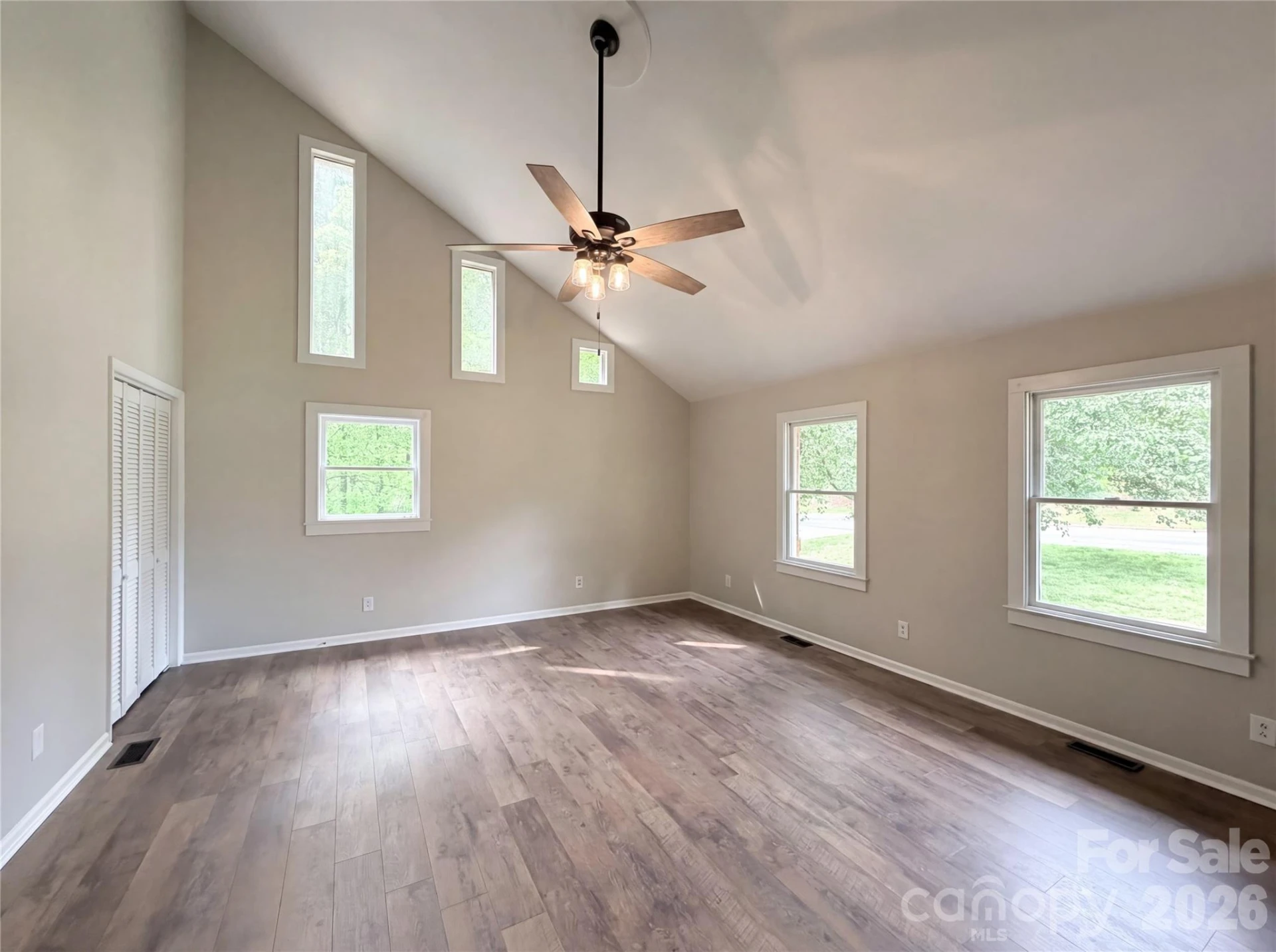 706 Crescent Drive - Photo 4