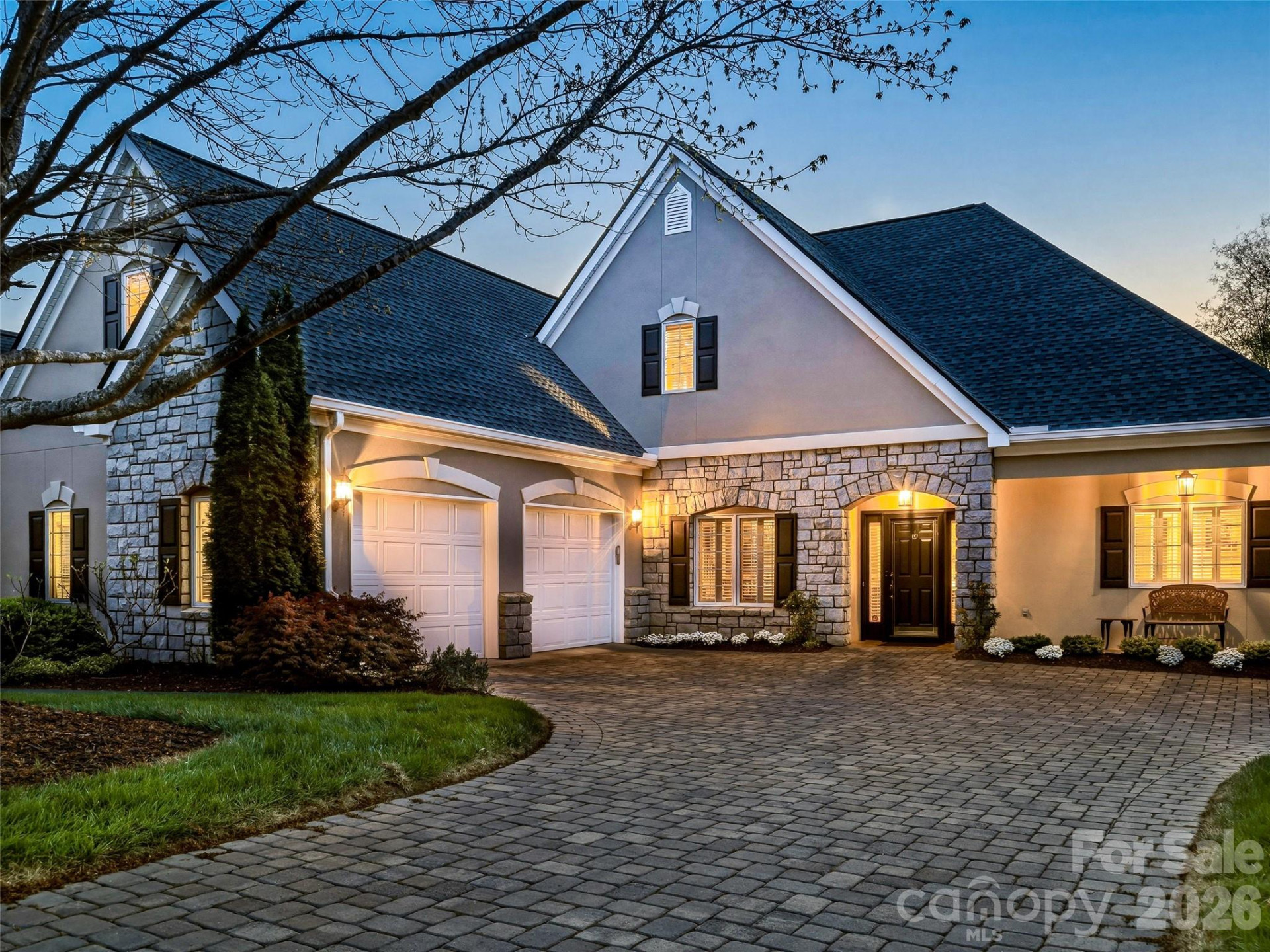 33 Tiverton Lane - Photo 2