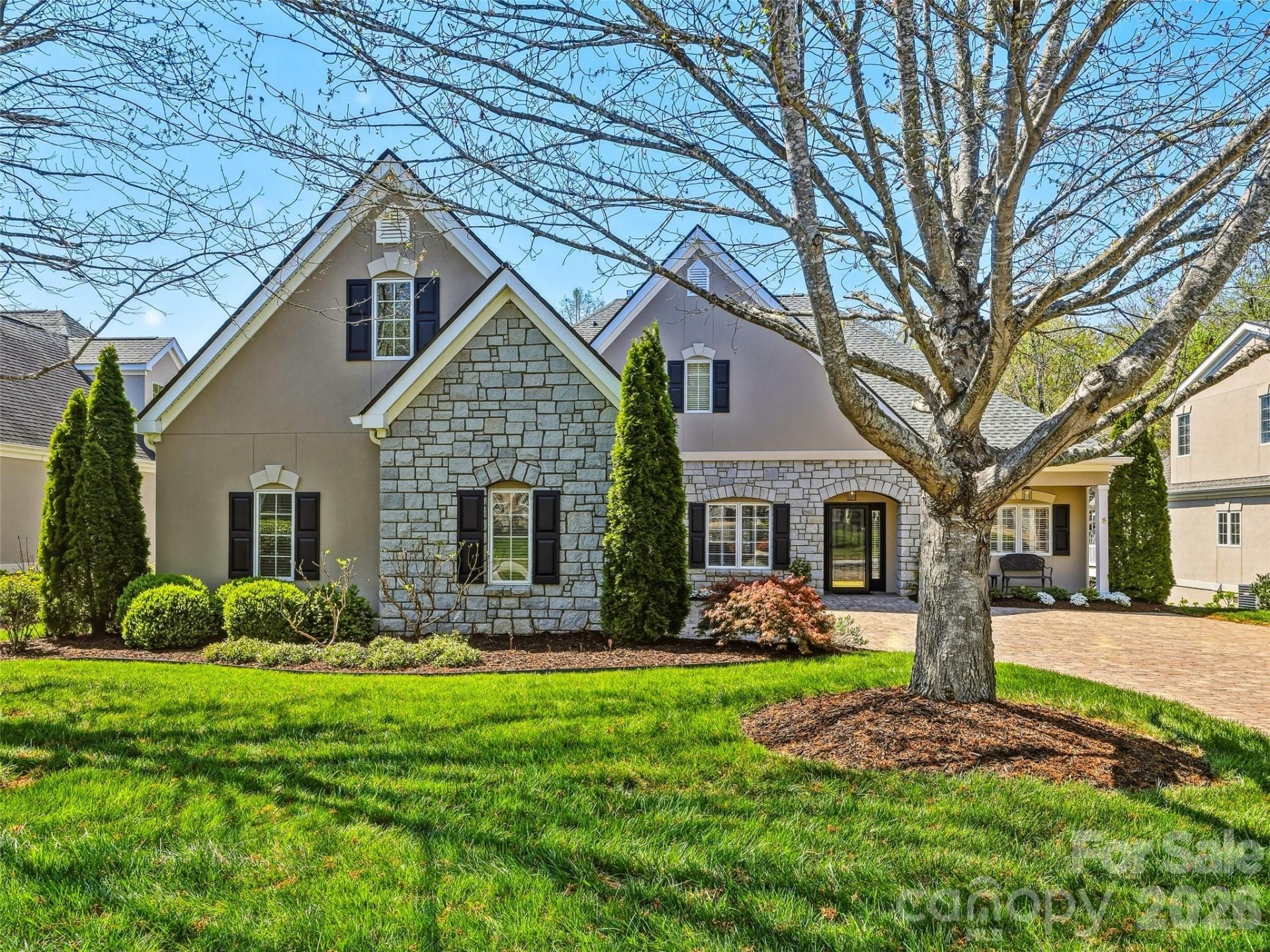 33 Tiverton Lane - Photo 3