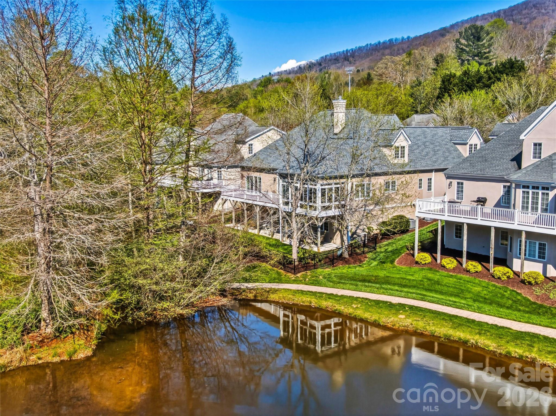 33 Tiverton Lane - Photo 6